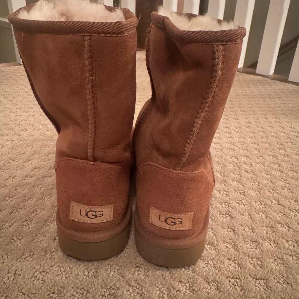 UGG Classic Short II - Picture 3 of 5